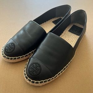 Tory Burch flat style no. 86327 size 5 in black